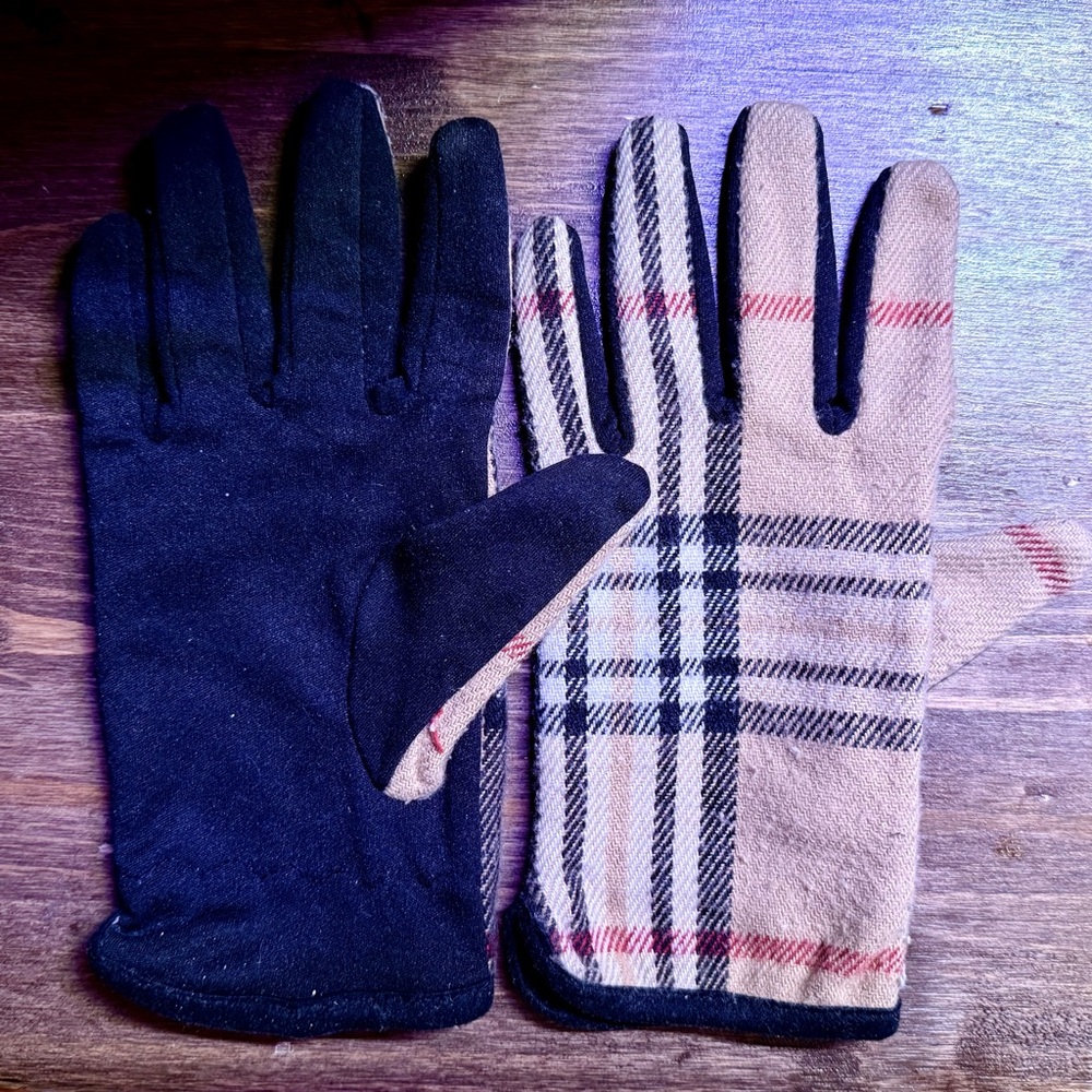 Authentic Burberry Black and Beige Plaid Gloves